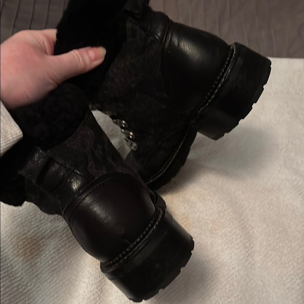 Frye Black Fur-Lined Lace-Up Boots 7.5 - Picture 7 of 17